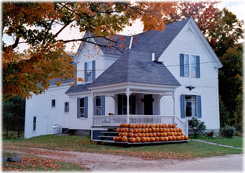VT Pumpkin House, New England America.jpg